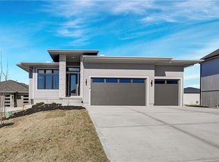 22164 W 94th Ter, Lenexa, KS 66220