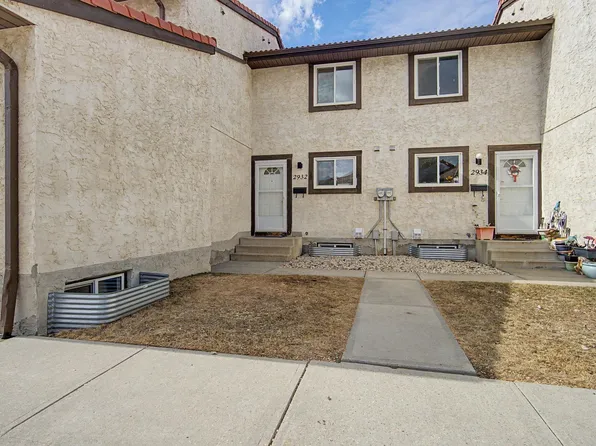 2932 36th St NW, Edmonton, AB T6L 5H4