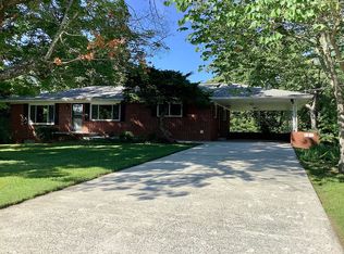 101 Hutchinson Pl, Oak Ridge, TN 37830