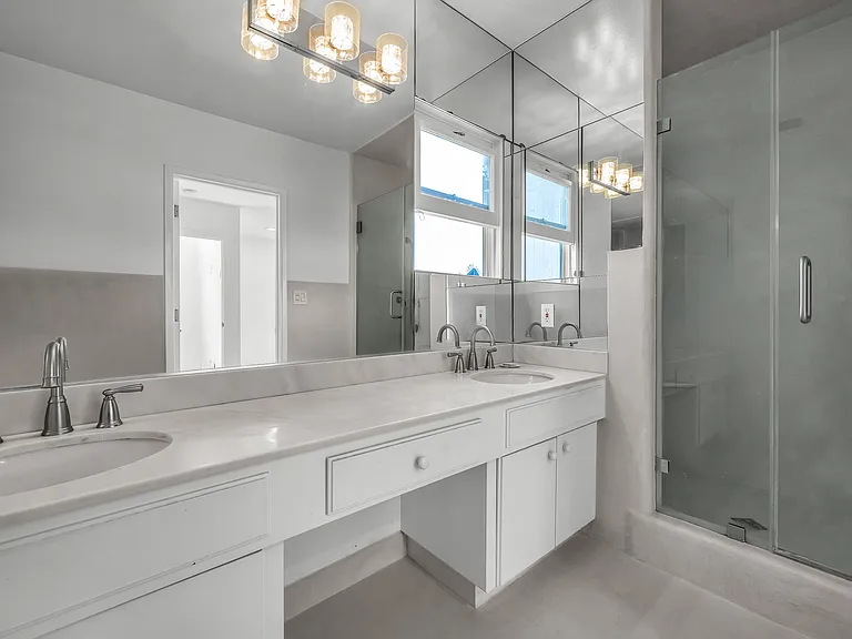 1521 Midvale Ave — Photo 22