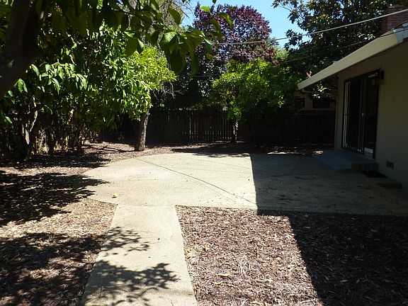 5th image of 9141 Rosewood Dr