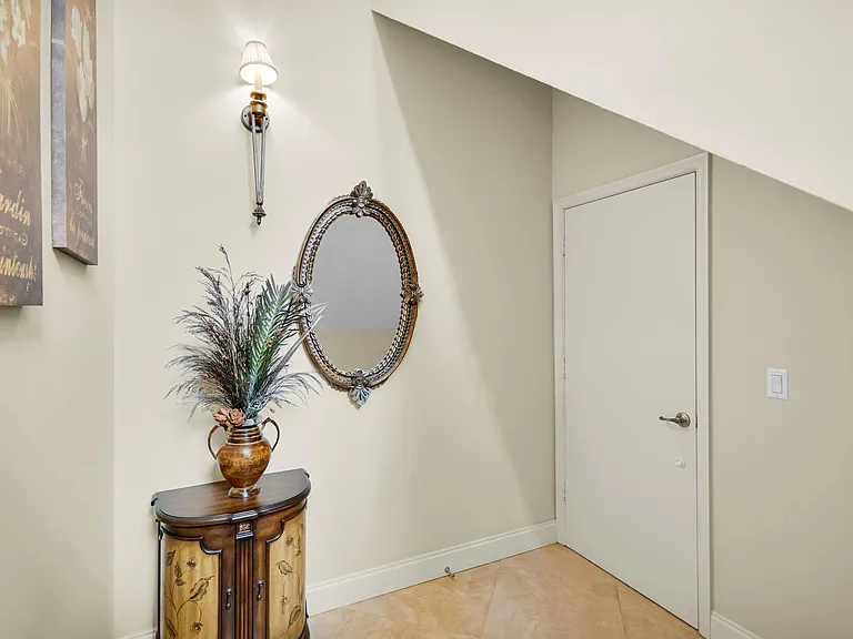 222 Legendary Cir — Photo 10