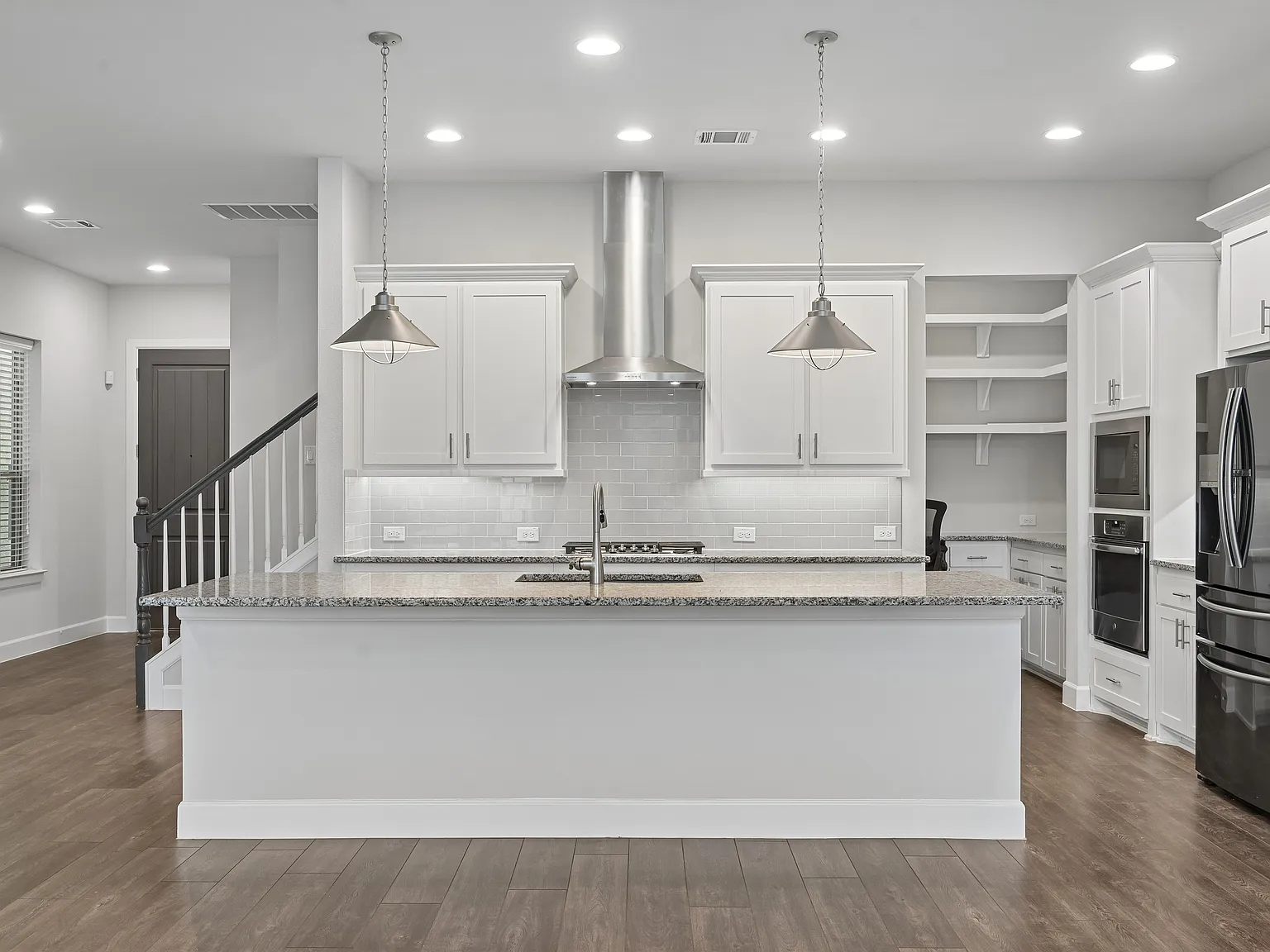 3 bed, 2.5 bath, 2489 sqft, $3,800 — Photo 3
