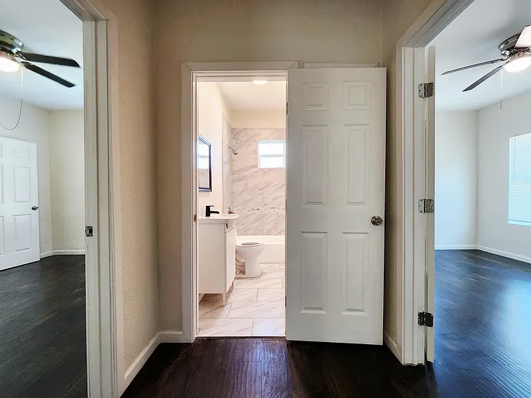 2545 Metropolitan Ave — Photo 8