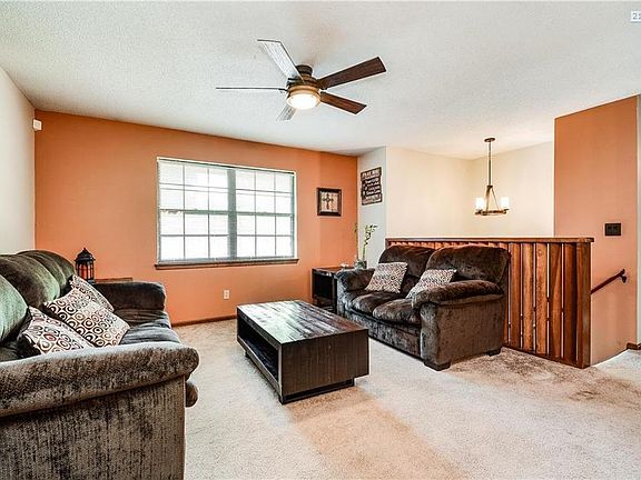 4th image of 504 SE Sherri Ln