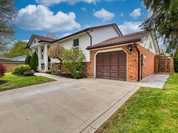 3rd image of 36 Rochelle Dr