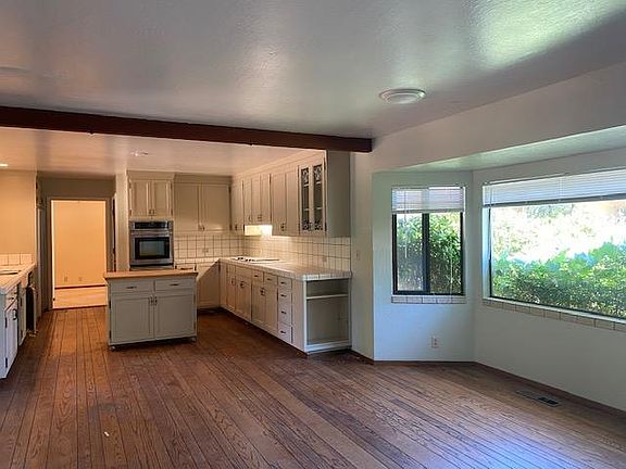 4th image of 3 Zinfandel Ln