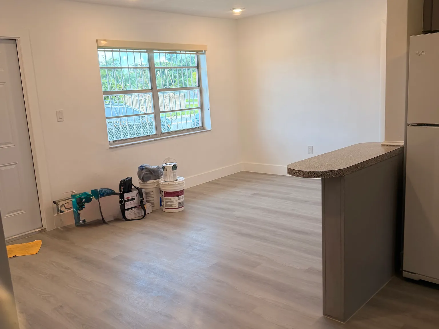 2 bed, 800 sqft, $2,400 — Photo 3