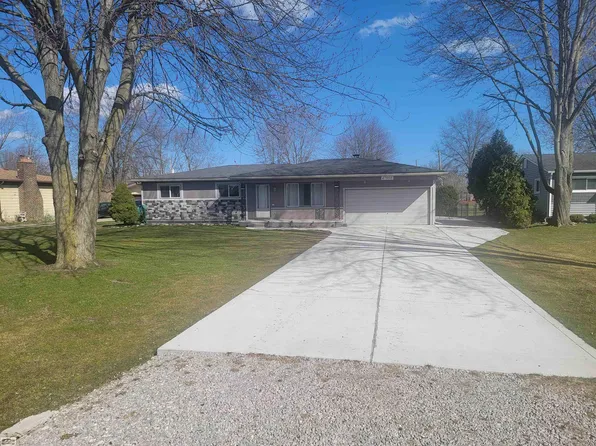 47966 Mallard Dr, Chesterfield, MI 48047