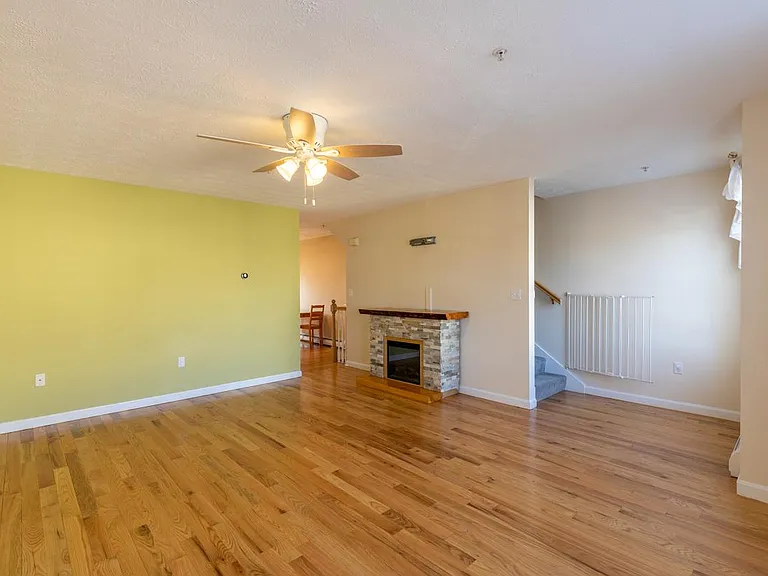 204 Washington St #3 — Photo 9