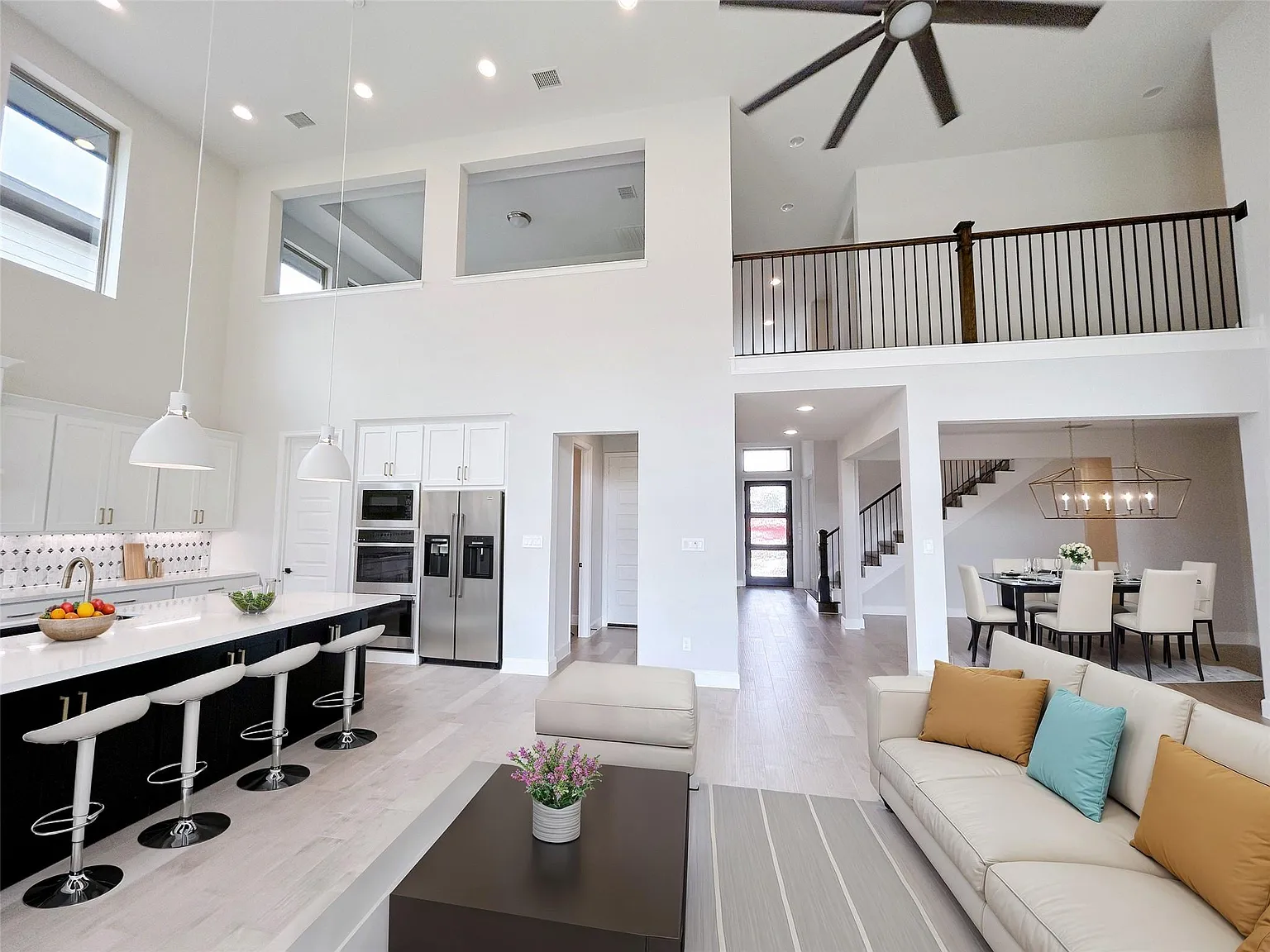 5 bed, 6.0 bath, 4140 sqft, $5,490 — Photo 3