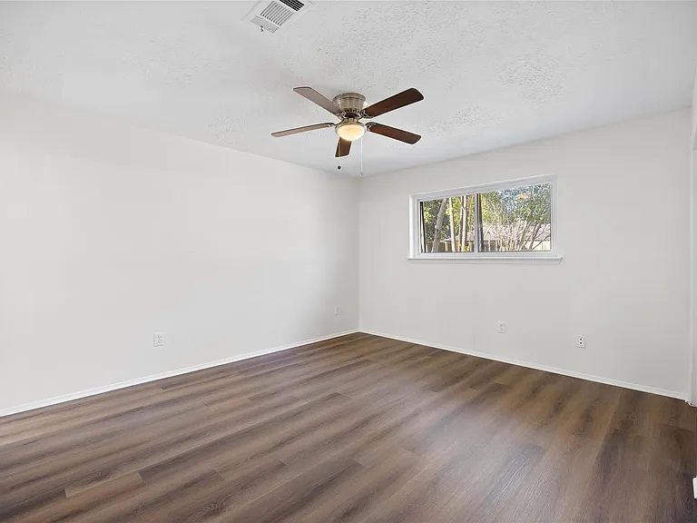 8343 Carriage Creek Dr — Photo 17