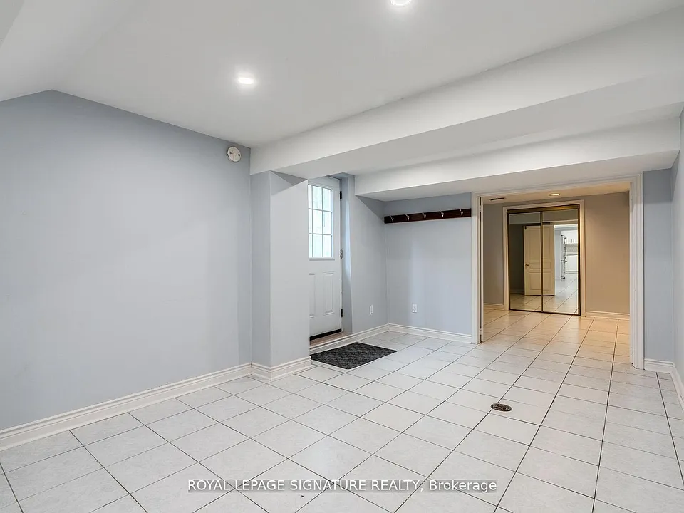 6 Robert St