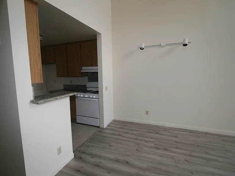 3637 Clarington Ave #202 — Photo 31