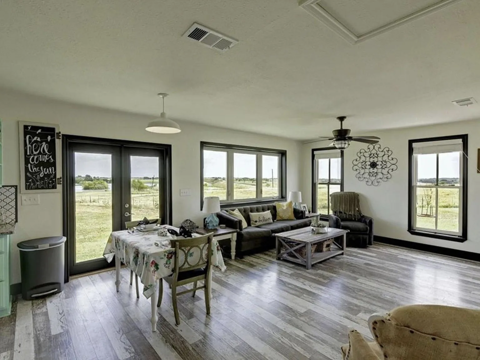 2 bed, 1.0 bath, 900 sqft, $2,500 — Photo 3
