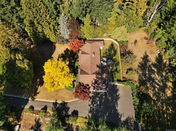 1181 Garden Gate Dr, Central Saanich, BC V8M 2H6