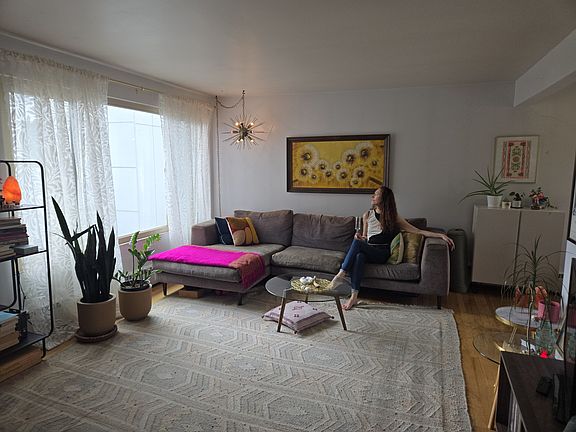 Spacious living room