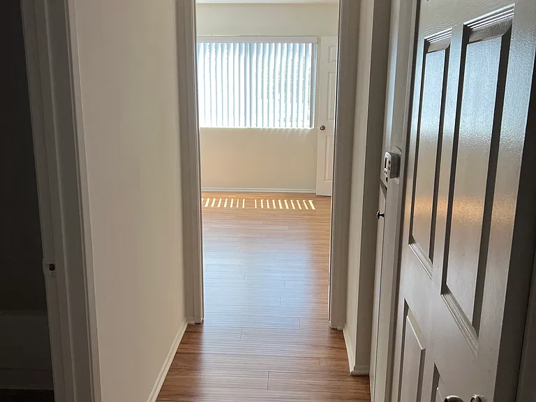 5-13508 Burbank Blvd — Photo 4