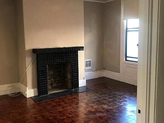 2nd image of 1046 Montgomery St