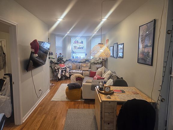 5th image of 2047 W Evergreen Ave