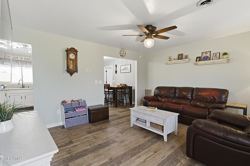 3rd image of 53 Sage Road