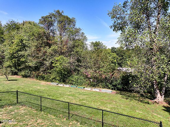 4th image of 510 Gaye Dr