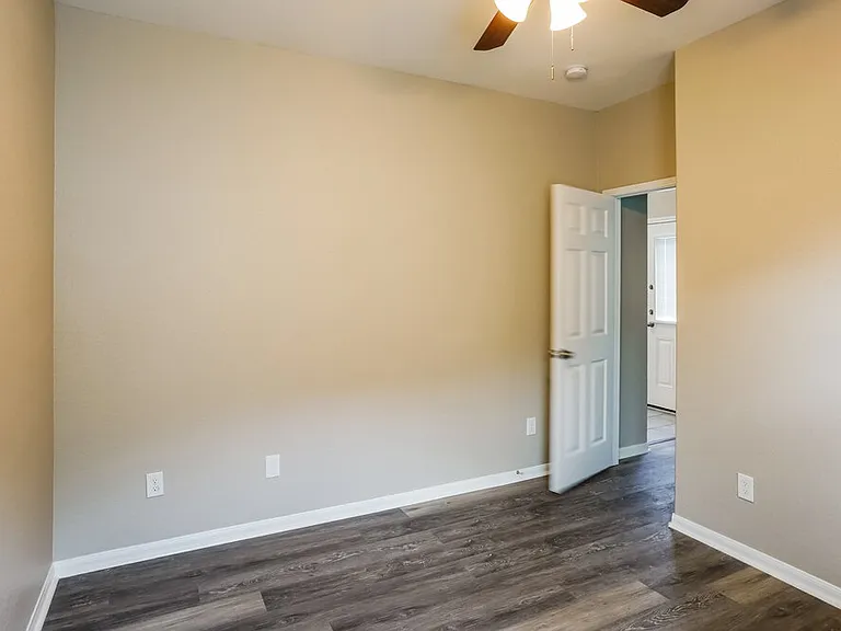 1902 Walnut Green Cir — Photo 14