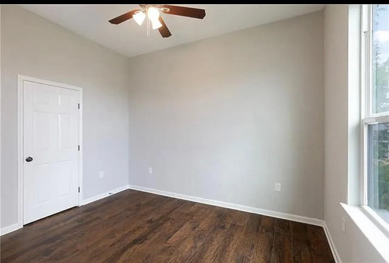 3 bed, 1000 sqft, $1,900 — Photo 3