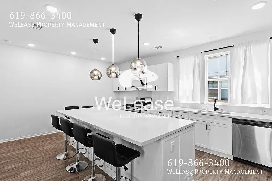 Modern 2 bd, 3 bth apartment in gated community! — Photo 2