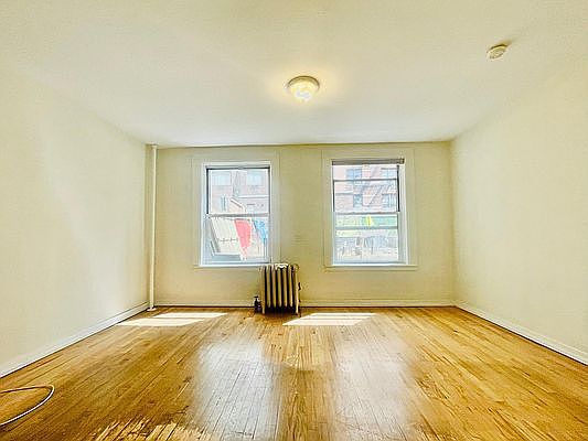 3rd image of 333 W 55th St #2A