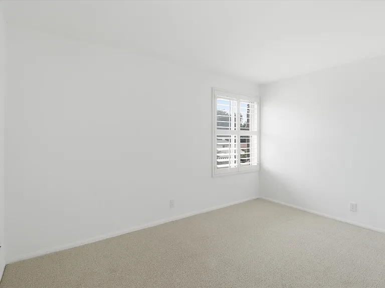 577 Houston Dr — Photo 17