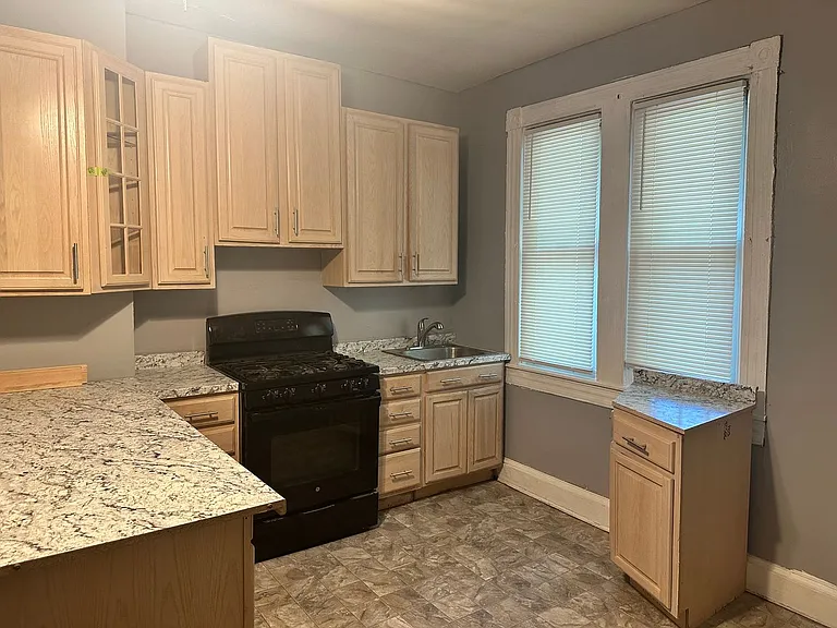 619 N Pulaski St — Photo 8