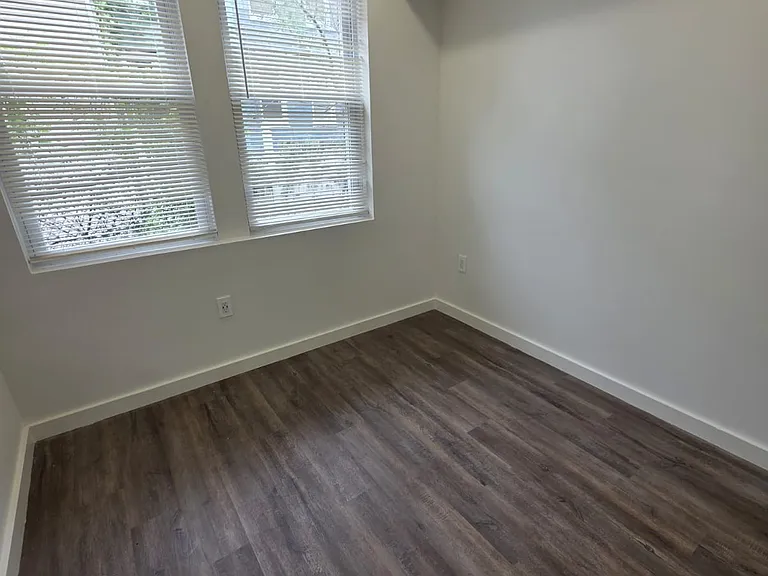 733 Hobart Pl NW #5 — Photo 7