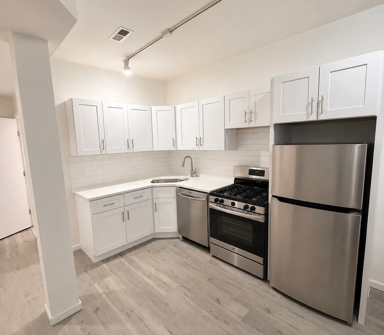 2 bed, 900 sqft, $1,995 — Photo 1