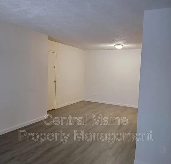 39 Northern Avenue Hts #2 — Photo 2