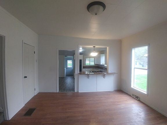 3rd image of 1132 Baldwin St