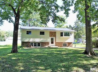 326 13th St, Rapids City, IL 61278