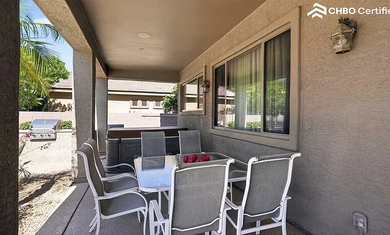 Outdoor dining and Hot Tub