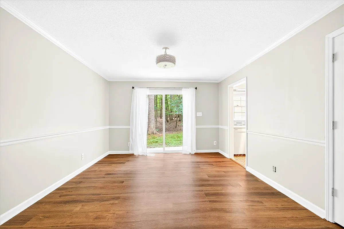 3 bed, 2.5 bath, 1500 sqft, $2,095 — Photo 4