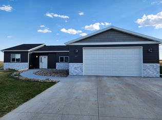 147 Mulberry Loop NE, Minot, ND 58703