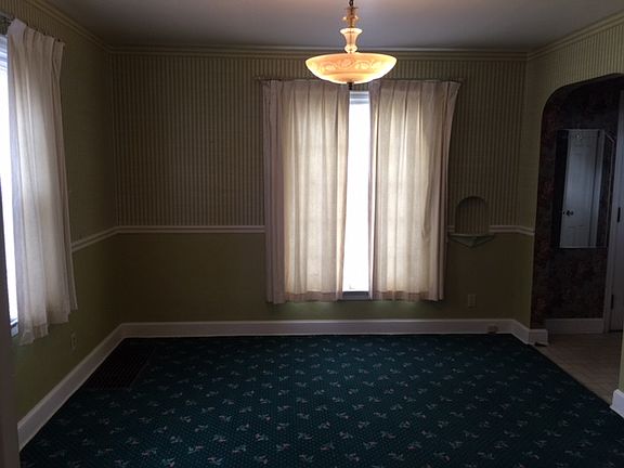 5th image of 2570 Paxton Ave