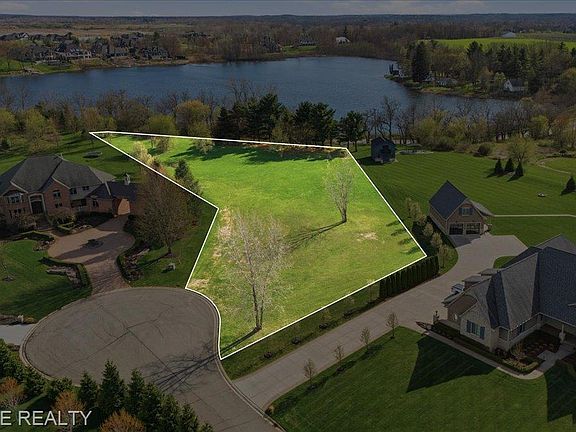 2nd image of 69225 Lake Point Ct