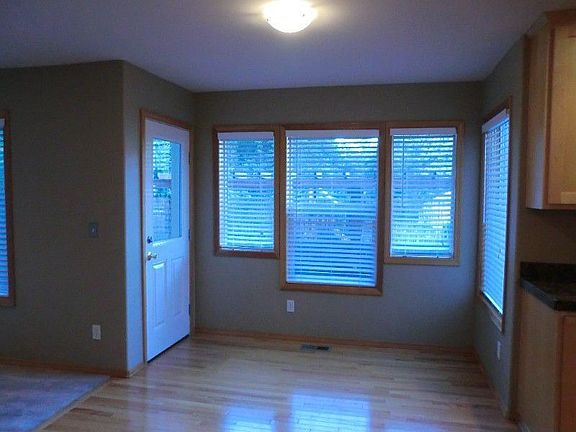 5th image of 1510 143rd Pl SW
