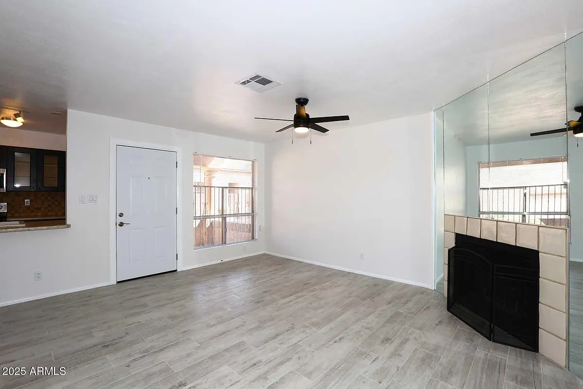 Building Photo - 93 N Cooper Rd #32
