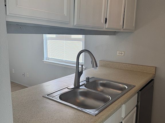 4th image of 2101 Lake Omega St #B