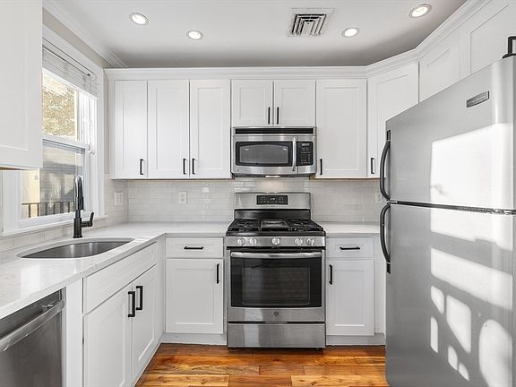 4th image of 499-501 Sumner St #3