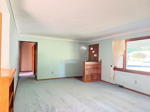 4th image of 3588 Dennis Ave