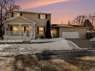 23225 Elaine St, Saint Clair Shores, MI