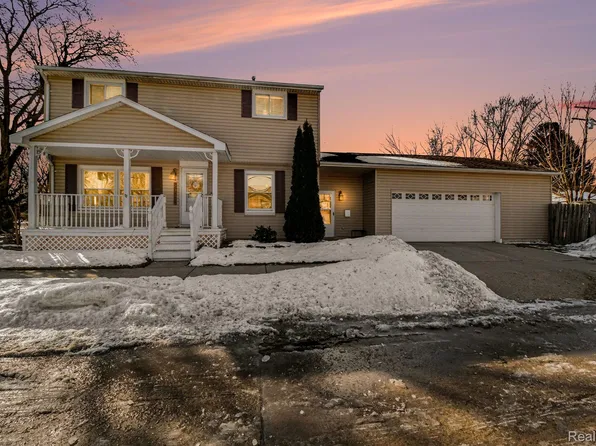 23225 Elaine St, Saint Clair Shores, MI 48080