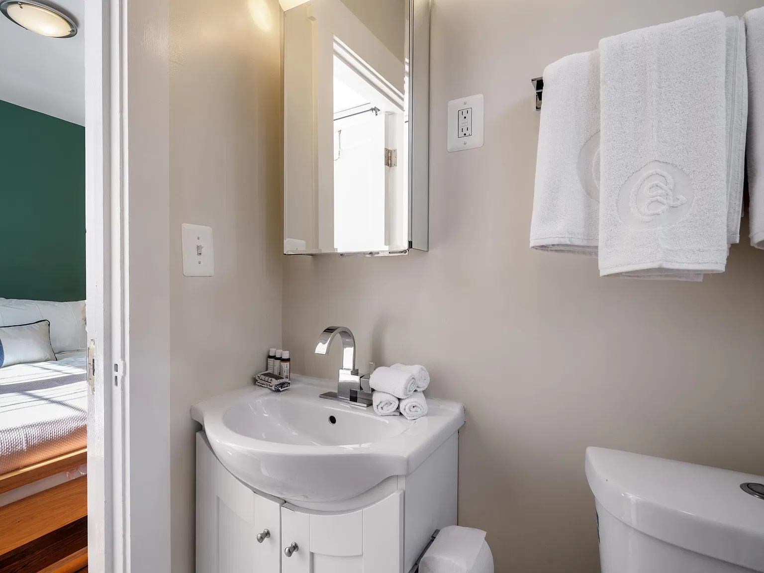 1 bed, 500 sqft, $2,100 — Photo 3
